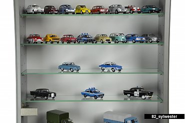 #gablota #GablotaNaModele #GABLOTKA #GablotkaNaModele #KultoweAutaPRL #KultoweWozyPolicyjne #MebleKolekcjonerskie #witryna #WitrynaKolekcjonerska #witrynka