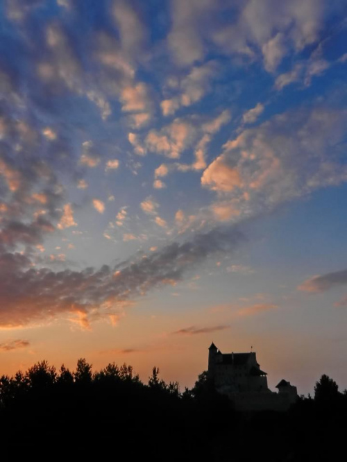 Pod bobolickim niebem... zamek na wzgórzu #zamek #Jura #OrleGniazdo #OrleGniazda #NiskieSłońce