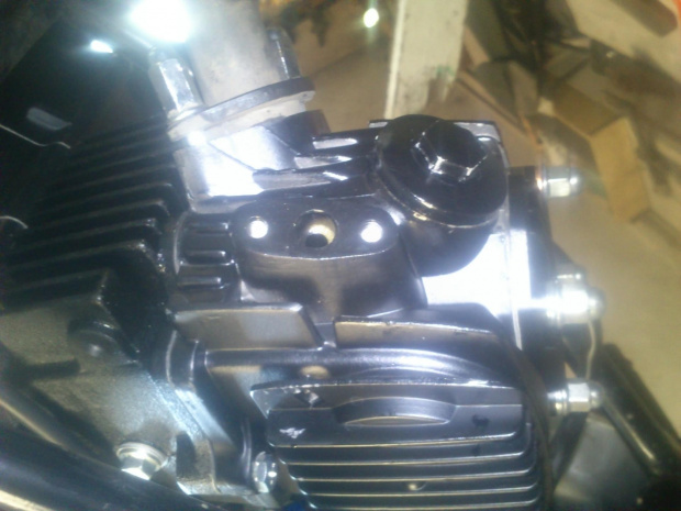 dziura w silniku recylkulator