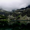 Czarna Dolina Gąsienicowa , a za chmurami Orla Perć. Tatry Wysokie